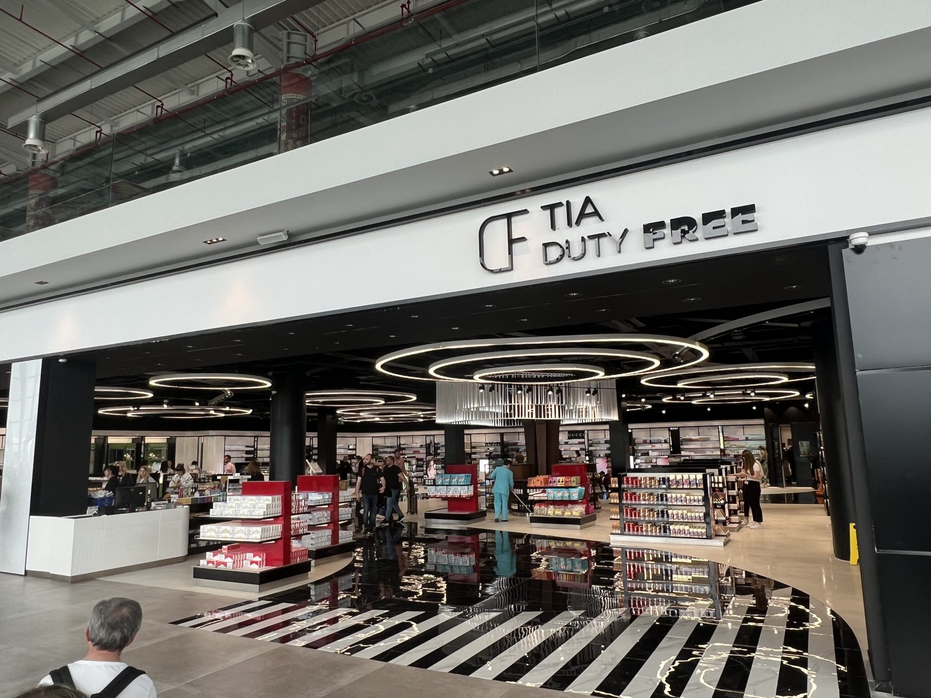 Shopping itineraries in DFS Abu Dhabi International Airport in