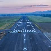 Aeroporti Ndërkombëtar i Tiranës vijon investimet në pistë në përgatitje për sezonin 2027